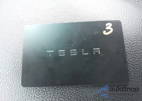 2025 Tesla Model 3 z USA, uszkodzony, nr VIN 5YJ3E1EA1SF020171